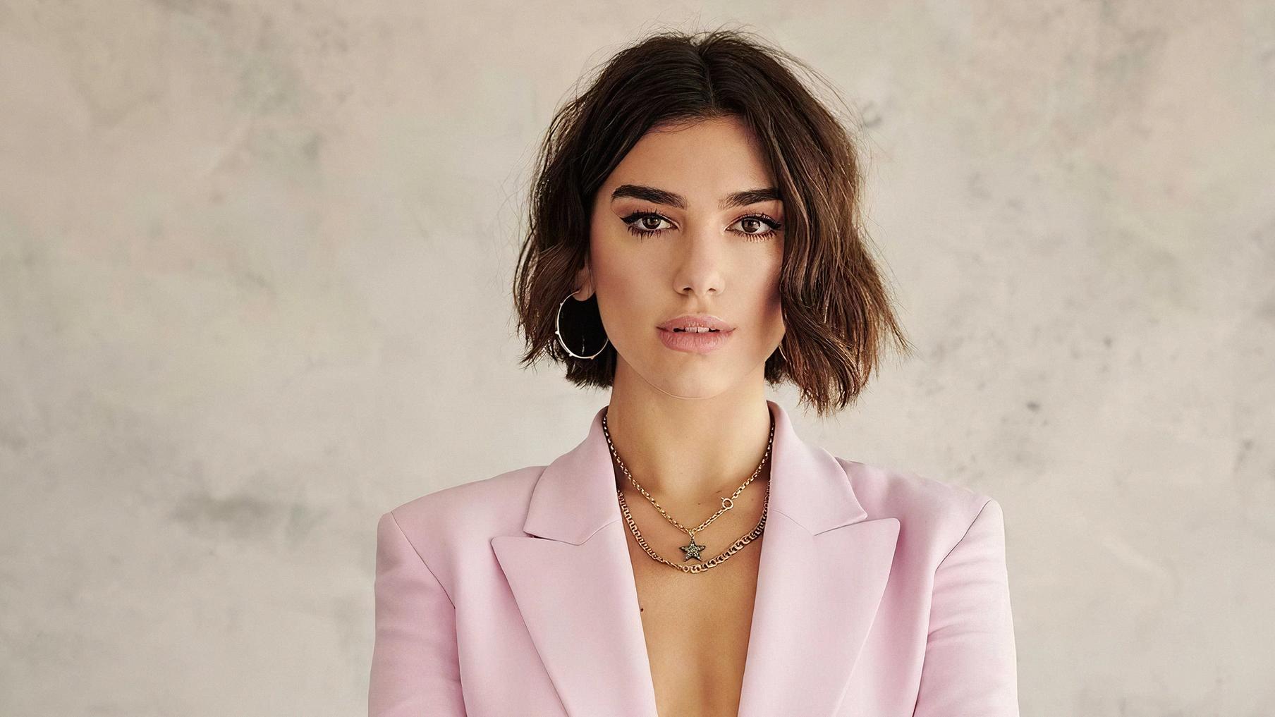 Singer Actor Dua Lipa in India- She is making the headlines for all the right reasons